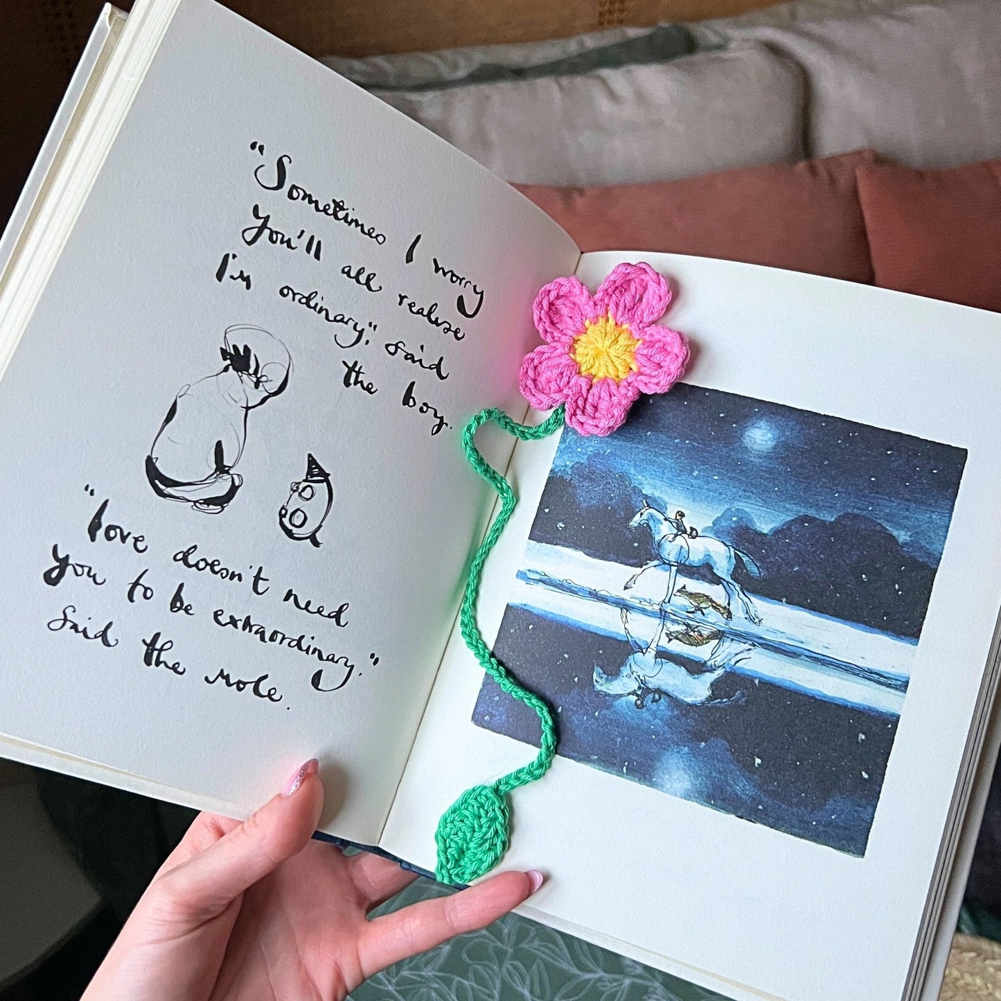Crochet Daisy Bookmark